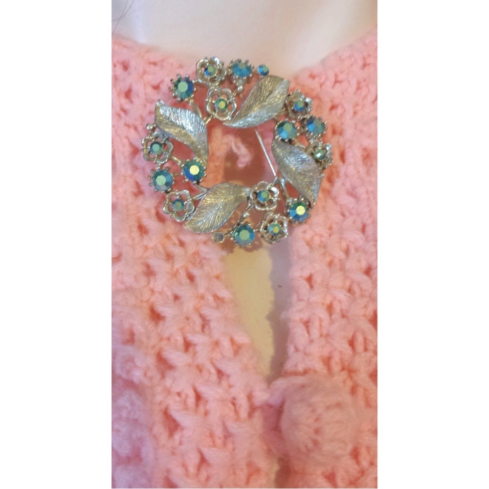 Vintage MCM AB Shimmery Rhinestone Crystal Wreath Brooch - Picture 3 of 4